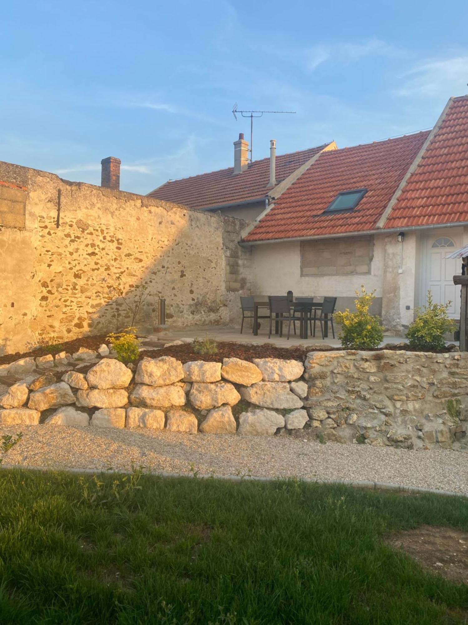 Appart Renove En Duplex Avec Terrasse Et Garage Bouleurs Экстерьер фото